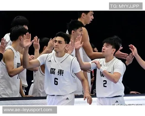 广东全运男篮U22组别夺冠于米提替补席激动落泪感动全场