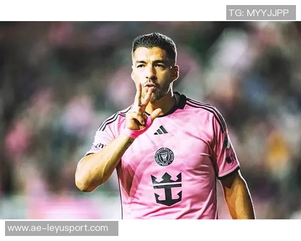 苏亚雷斯遭对方球员侵犯倒地牙哥愤怒指责裁判失职