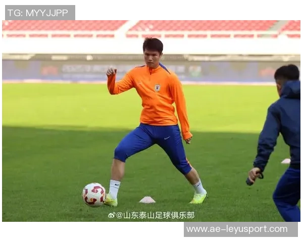 山东泰山队出发武汉备战中超收官战全力争胜迎接武汉三镇挑战