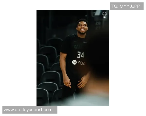 字母哥新冠康复后重返雄鹿训练营开展无对抗训练备战新赛季 字母哥新冠康复后重返雄鹿训练营开展无对抗训练备战新赛季