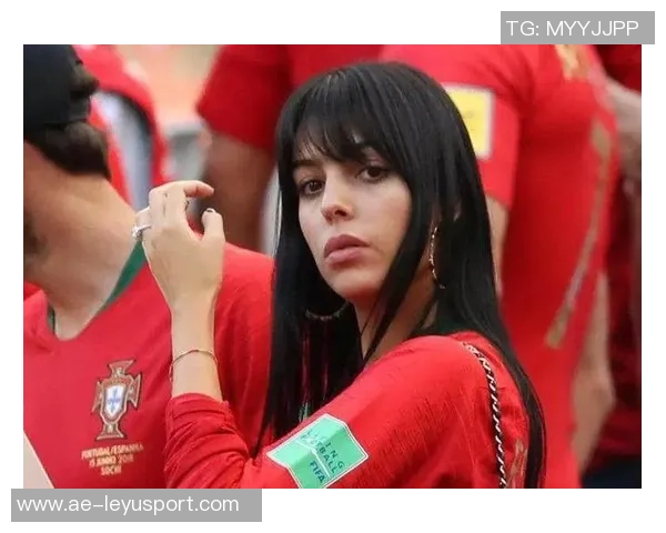 C罗惊喜不已女儿万圣节装扮令人意想不到的创意与惊艳 C罗惊喜不已女儿万圣节装扮令人意想不到的创意与惊艳