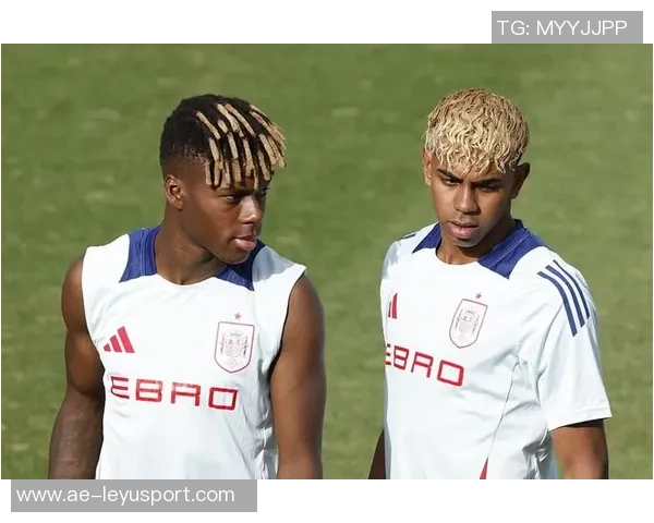 奇妙缘分重现巴黎小将恩贾恩图与亚马尔曾在U10赛场相遇