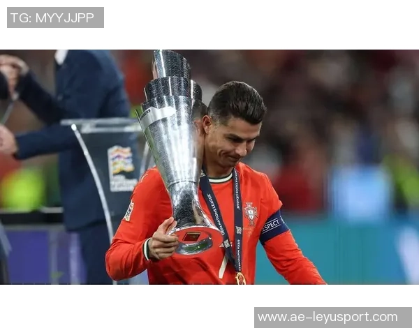 C罗惊喜不已女儿万圣节装扮令人意想不到的创意与惊艳