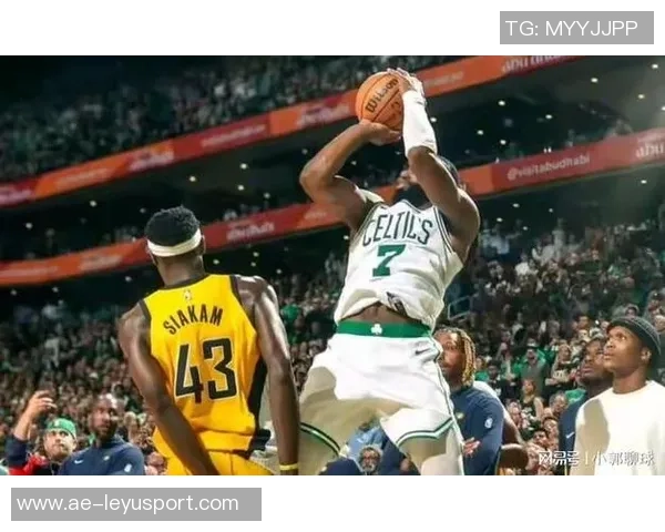 杰伦布朗表现出色17投8中斩获20分外加8篮板5助攻4抢断三分球命中率待提升