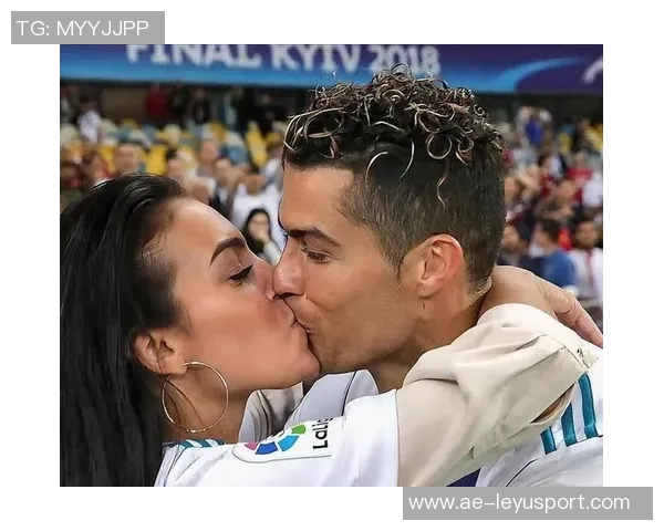 C罗惊喜不已女儿万圣节装扮令人意想不到的创意与惊艳